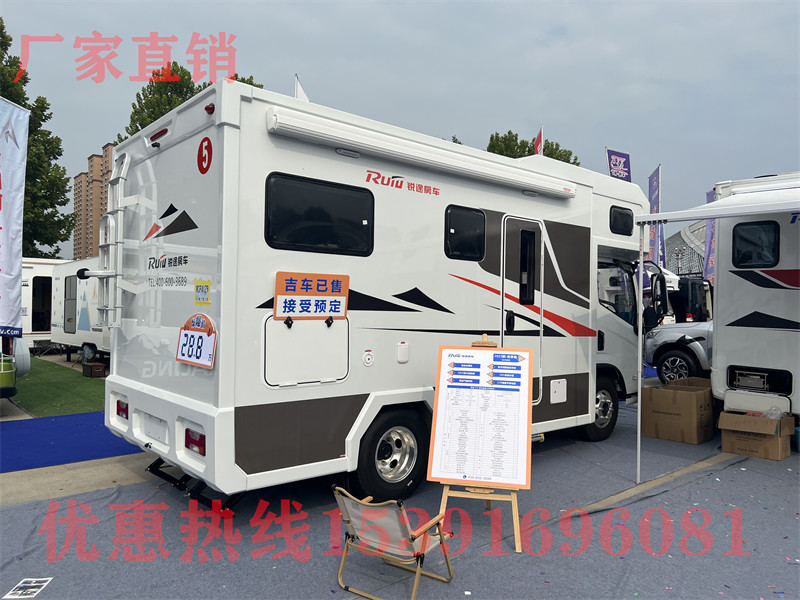 德興大通短軸3型房車 售價(jià)不到20萬(wàn)的大通房車咋樣?配3張床能睡4口人,比想象中要好